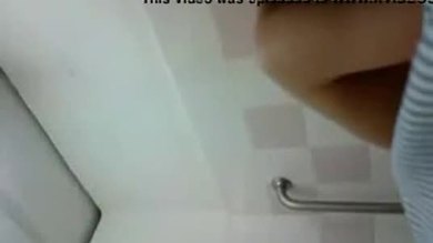 Student melayu dalam toilet