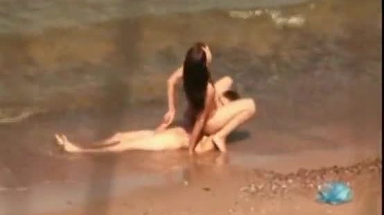 Thesandfly cum lovin' beach girls!