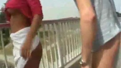 Amateurs fuck on the bridge
