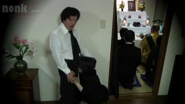 Japanese widow fucked during her husband's funeral - vendova